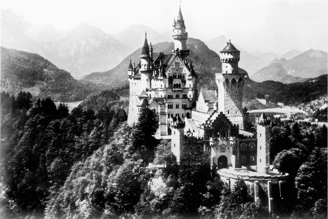 Il castello di Neuschwanstein in una foto d'epoca