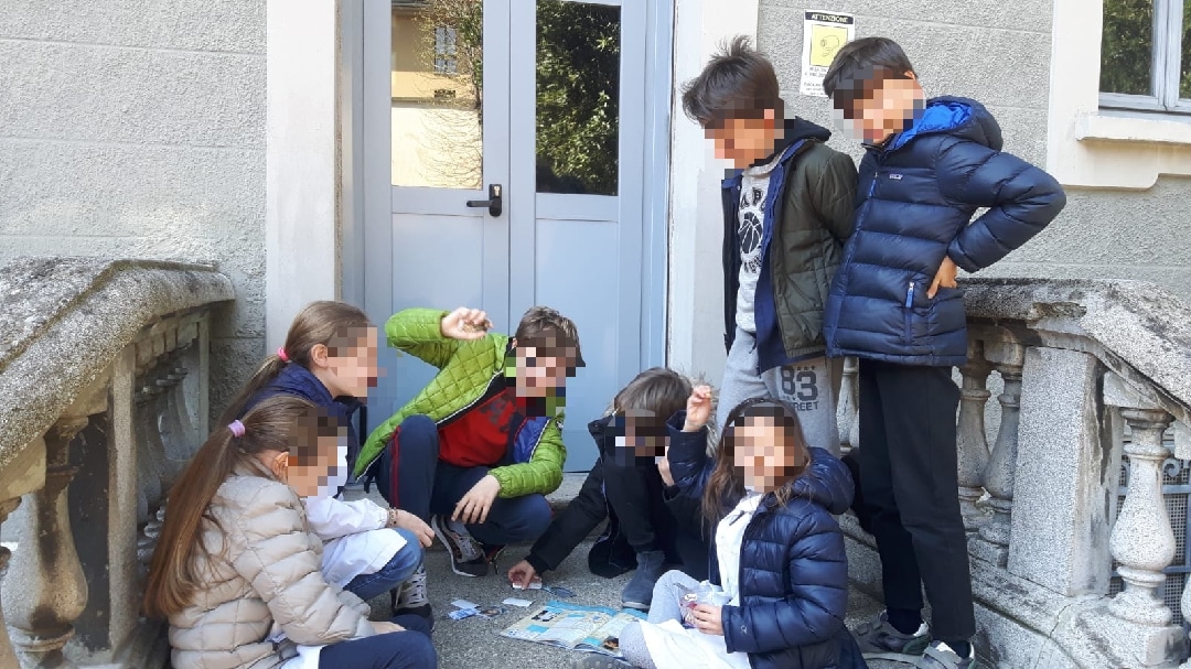 I bambini e gli album Artonauti a scuola