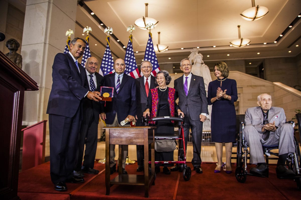 Cerimonia della Congressional Gold Medal con lo Speaker of the House Boehner e 4 Monuments Men/Woman